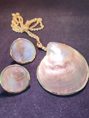 Iridescent Mother-of-Pearl Shell Pendant Necklace and Stud Earrings - Gold Trim